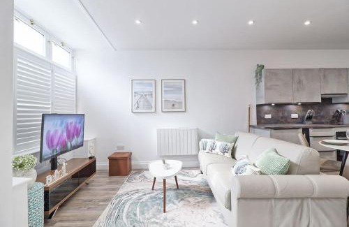 Walton on the Naze Apartment | Coastal Nest - Premium flat,3 Minutes to the Beach