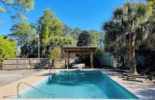 Talahi Island House | Coastal Oasis w Pool near Beach & City! Dog Paradise!