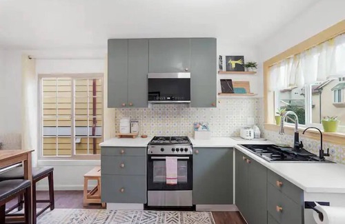 Sharp Park Apartment | Coastal Palm Tree 2BR Retreat Ocean View