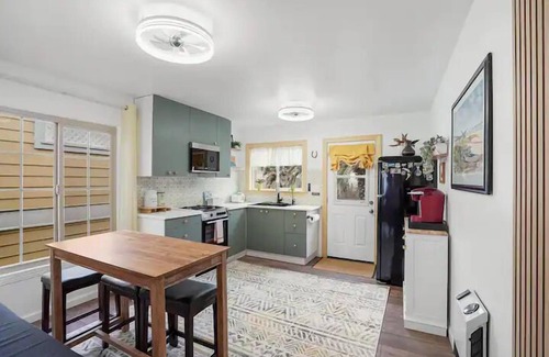 Sharp Park Apartment | Coastal Palm Tree 2BR Retreat Ocean View