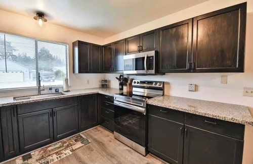 Bertsch-Oceanview House | Coastal & Redwood Bungalow! 1 mile from the ocean, minutes from redwoods!