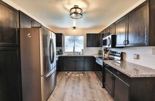 Bertsch-Oceanview House | Coastal & Redwood Bungalow! 1 mile from the ocean, minutes from redwoods!