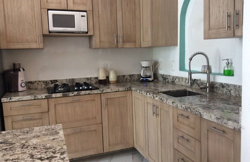 La Puntilla Villa | Coastal retreat on one level -2 minute walk to ocean