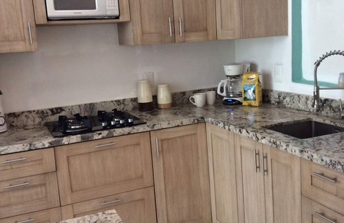 La Puntilla Villa | Coastal retreat on one level -2 minute walk to ocean