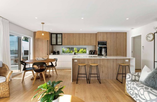 Mount Maunganui House | Coastal Retreat - Poolside Mt Maunganui