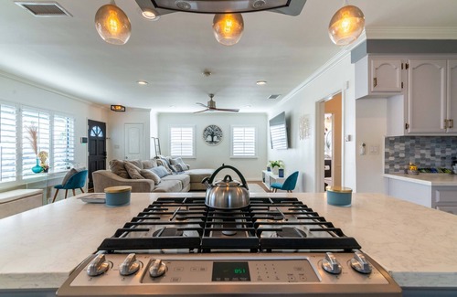 Harbor House | Coastal Retreat Centrally located