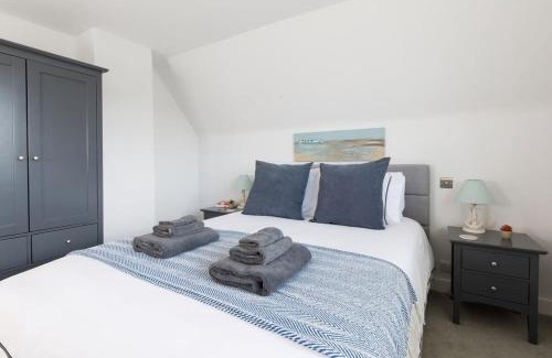 East Wittering House | Coastal Retreat for 6 Close to Beaches