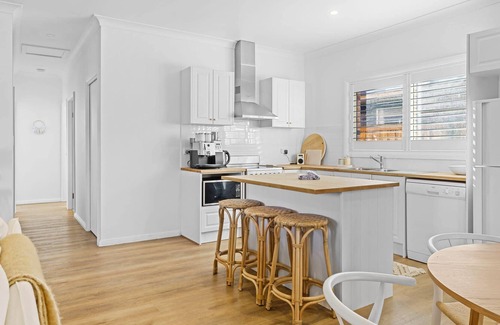 Long Jetty House | Coastal Retreat Long Jetty- Toowoon Bay