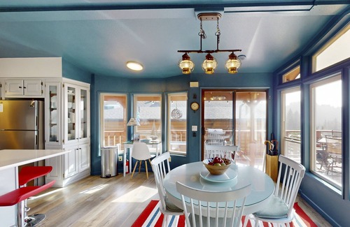 Brookings House | Coastal retreat with ocean views, patio, WiFi, streaming