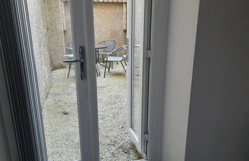 Slyne Apartment | Coastal Stay in Morecambe, a few metres from the coast/promenade
