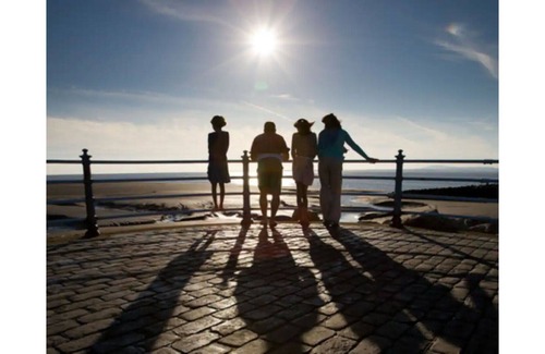 Slyne Apartment | Coastal Stay in Morecambe, a few metres from the coast/promenade