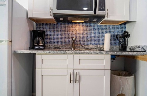 Old Orchard Beach Apartment | Coastal Studio Escape | Sleeps 4 | Parking