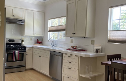 Carlsbad House | Coastal Studio Retreat! WALK to BEACH! GREAT LOCATION!Tamarack Surf! 1mn DRV!