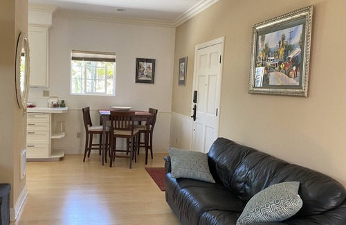 Carlsbad House | Coastal Studio Retreat! WALK to BEACH! GREAT LOCATION!Tamarack Surf! 1mn DRV!
