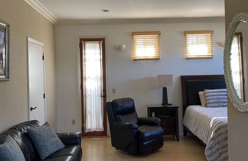 Carlsbad House | Coastal Studio Retreat! WALK to BEACH! GREAT LOCATION!Tamarack Surf! 1mn DRV!