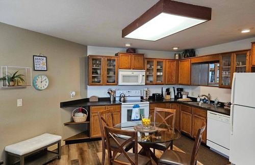 Birch Bay Condo | Coastal Treasure at Birch Bay; JL 911 Ocean view, ground floor, steps to beach