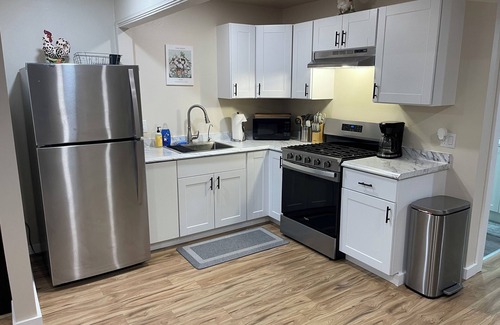 Freshwater House | Coastal Valley Hideout , 5 bedroom, 3 bath, 5 min to Cal Poly. Redwoods!