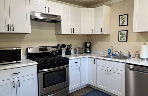 Freshwater House | Coastal Valley Hideout , 5 bedroom, 3 bath, 5 min to Cal Poly. Redwoods!