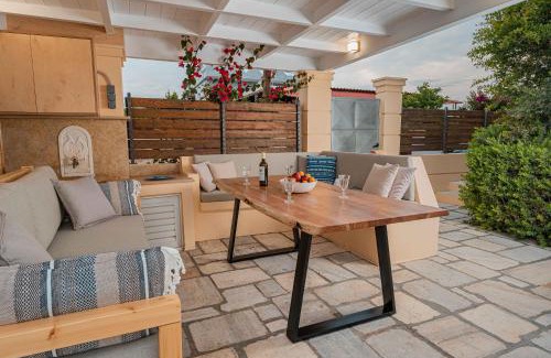 Spata-Artemida Apartment | Coastline maisonette near Athens Airport and Rafina Port