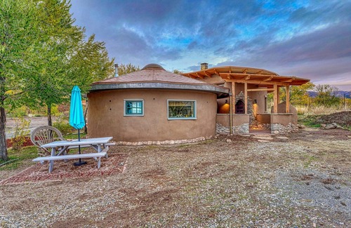 Paonia Cottage | Cob Cottage Getaway