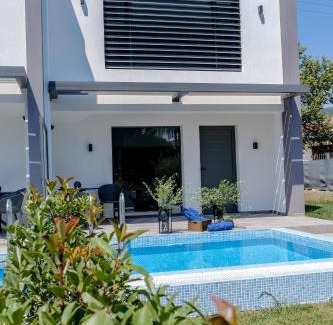 Nea Iraklitsa Villa | cobalt aqua