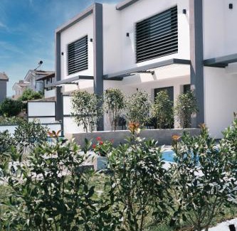 Nea Iraklitsa Villa | cobalt aqua