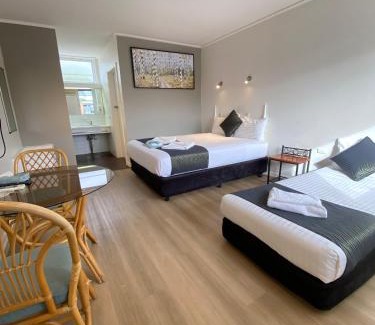 Hay Hotel | Cobb Inlander Motel