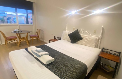 Hay Hotel | Cobb Inlander Motel