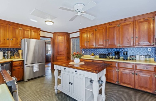 Dublin House | Cobb Meadow House - Cozy 5 Bedroom New England home in The Monadnock Region