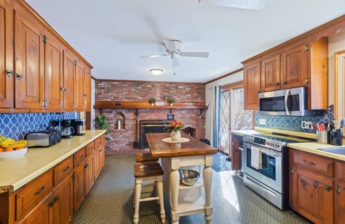 Dublin House | Cobb Meadow House - Cozy 5 Bedroom New England home in The Monadnock Region
