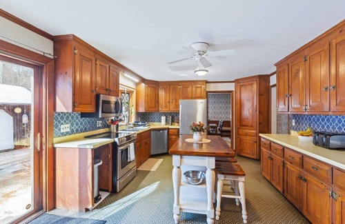 Dublin House | Cobb Meadow House - Cozy 5 Bedroom New England home in The Monadnock Region