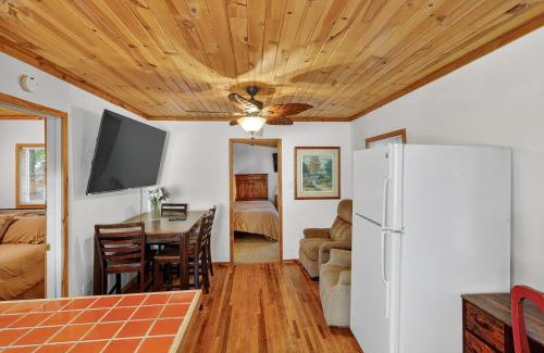 Cobb House | Cobb Mountain Nature Escape cabin