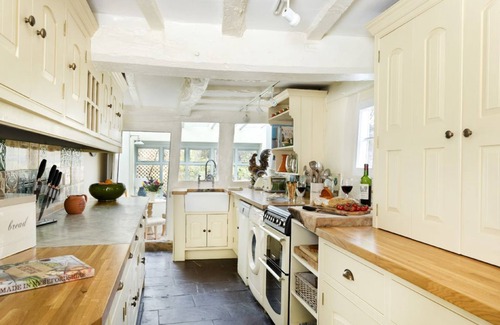 Pembridge Cottage | Cobblers Cottage, A delightful, pet friendly, character cottage.