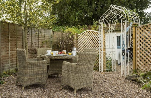 Pembridge Cottage | Cobblers Cottage, A delightful, pet friendly, character cottage.