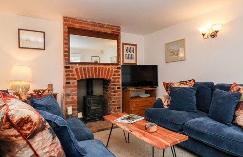 Southwold Cottage | COBBLERS COTTAGE, SOUTHWOLD, pet friendly, with a garden in Southwold