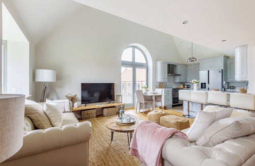 Docking Cottage | Cobblestone Cottage - sleeps 4 guests in 2 bedrooms