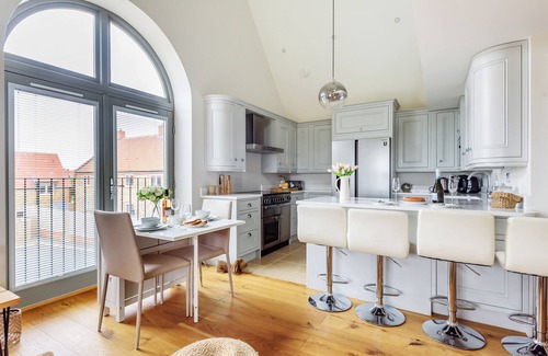 Docking Cottage | Cobblestone Cottage - sleeps 4 guests in 2 bedrooms