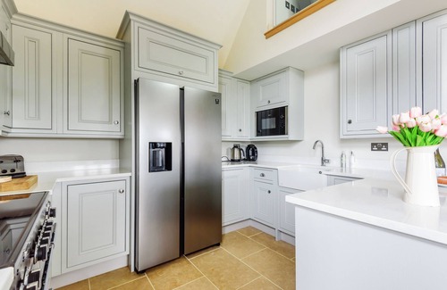 Docking Cottage | Cobblestone Cottage - sleeps 4 guests in 2 bedrooms