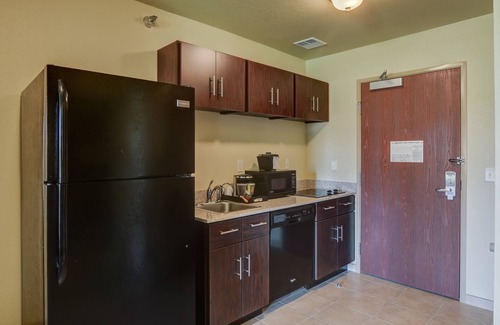 Gill Hotel | Cobblestone Inn & Suites - Kersey