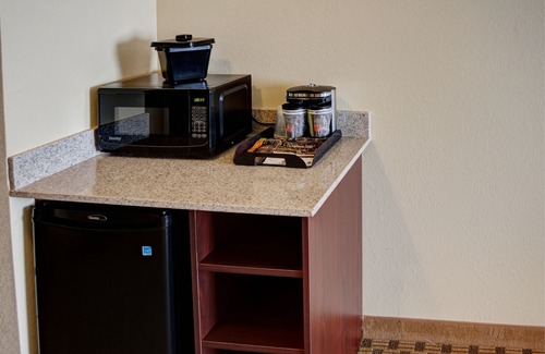 Waverly Hotel | Cobblestone Inn & Suites - Waverly