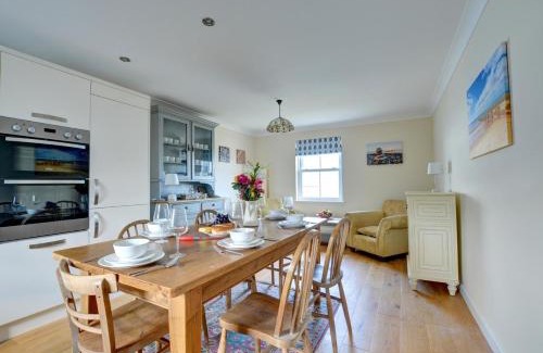 Amroth House | Cockleshell