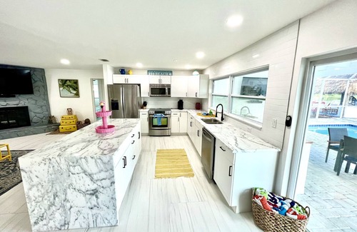 Iona Villa | Coco Cabana Villa -5 miles to beach- heated pool