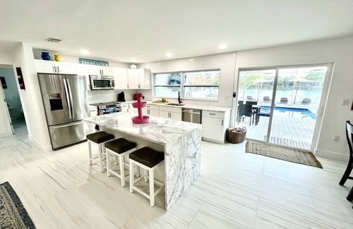 Iona Villa | Coco Cabana Villa -5 miles to beach- heated pool