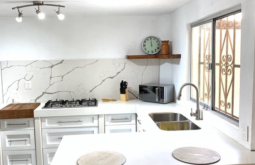 Ixtapa Cottage | Coco Manzana - Cozy and safe, walking distance from the beach!