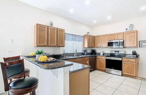 Four Corners House | Coco Villa - Stay for 10 with Resort-style Amenities