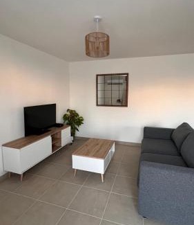 Aimargues Apartment | Cocon Design avec jardin privé