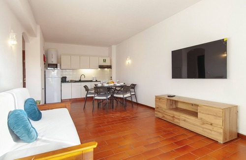 Areias de Sao Joao Apartment | Coconut Beach – 5min from Beach w/Sea View