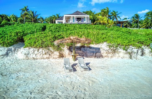 Dunmore Town Villa | Coconut Beach Bliss – Sleeps 8, Steps from the Sand, Pure Relaxation Awaits!