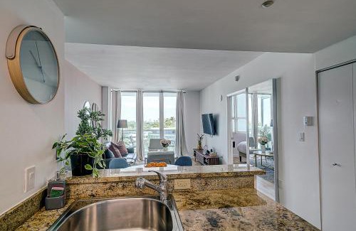Coconut Grove House | Coconut Grove 1 bedroom condo parking included