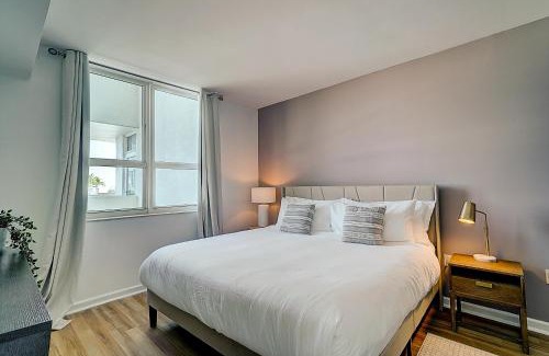 Coconut Grove House | Coconut Grove 1 bedroom condo parking included